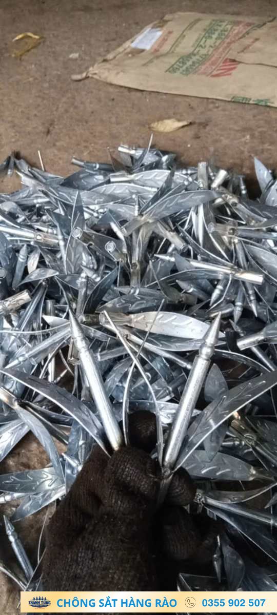 Nhiều mẫu chông sắt thành phẩm thực tế
