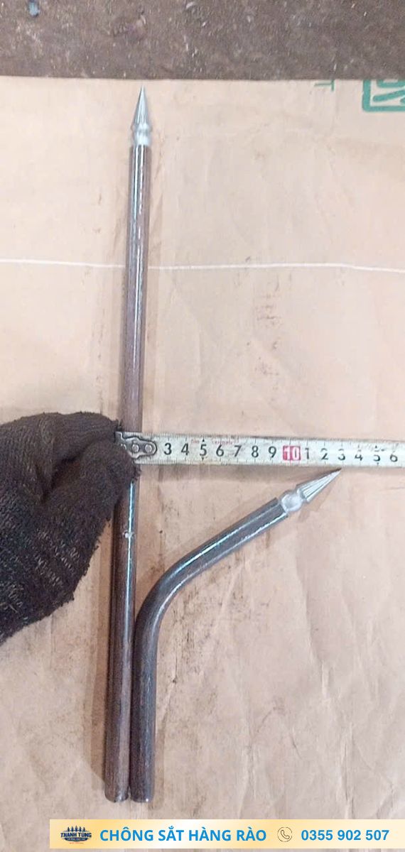 Đo khoảng cách ngang giữa mũi chông thẳng và nhánh cong
