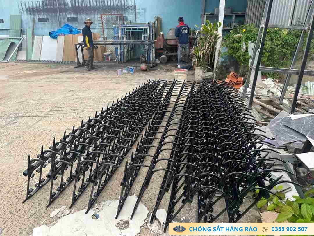 Chọn mũi chông phù hợp với kiểu dáng hàng rào sắt qua các khung hoàn thiện