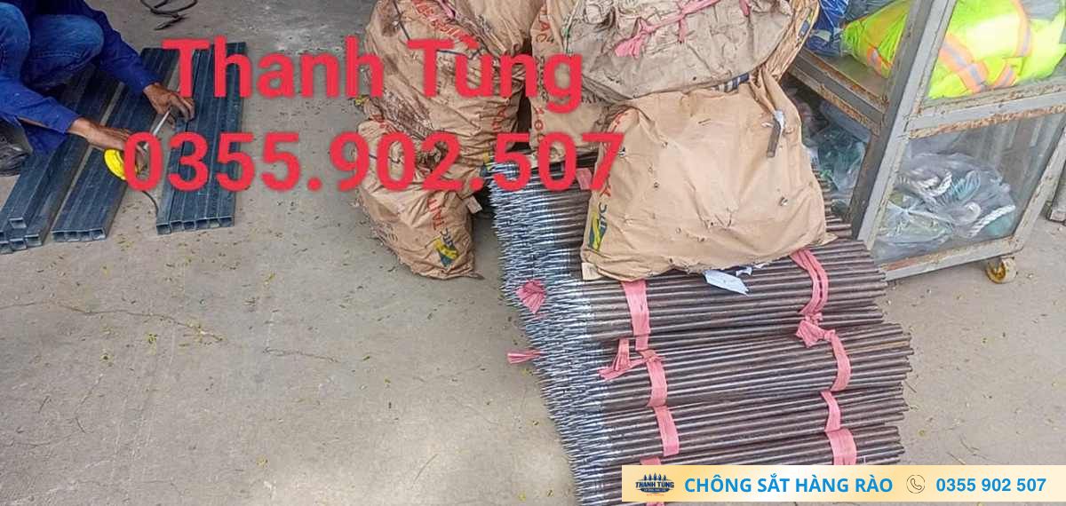 Các thanh đầu nhọn được bó thành từng nhóm sau khi gia công