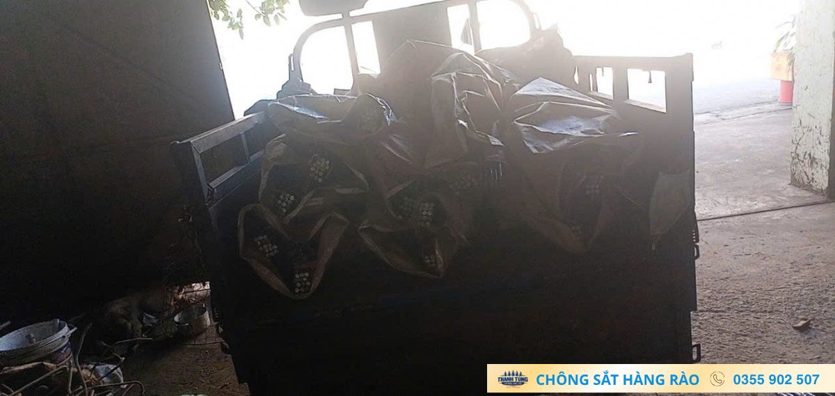 Các nhóm chi tiết chông được sắp gọn trên phương tiện chuyên chở