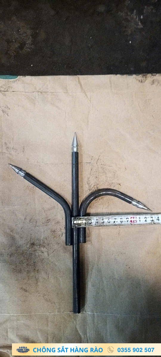 Cụm chông ba mũi đã ghép với mũi giữa và hai nhánh cong