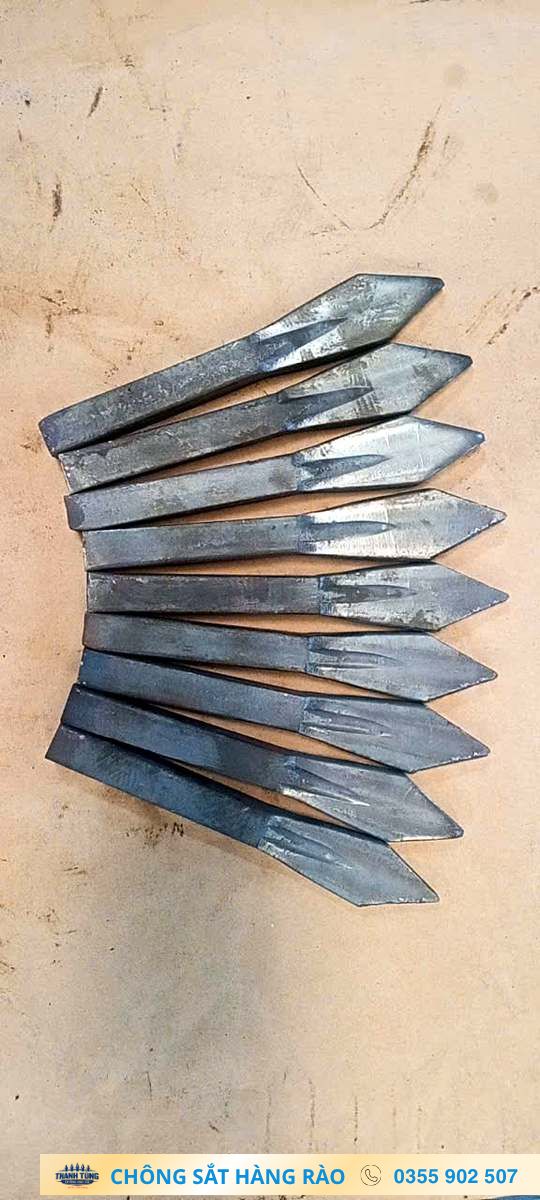 Nhóm chông hộp dập được xếp để quan sát hình dáng đầu và thân