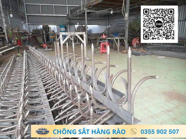 Nhiều dãy chông kết hợp mũi đứng và nhánh cong trong khu vực gia công