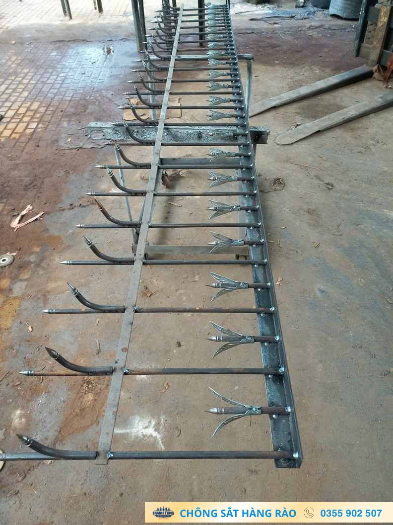 Mẫu chông sắt uốn lắp thành dãy