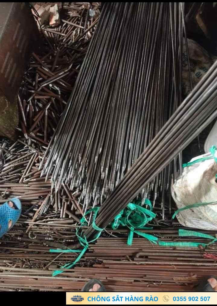 Các thanh sắt dài tại xưởng