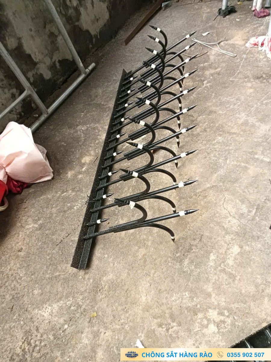 Khung mẫu hàng rào chông tiện